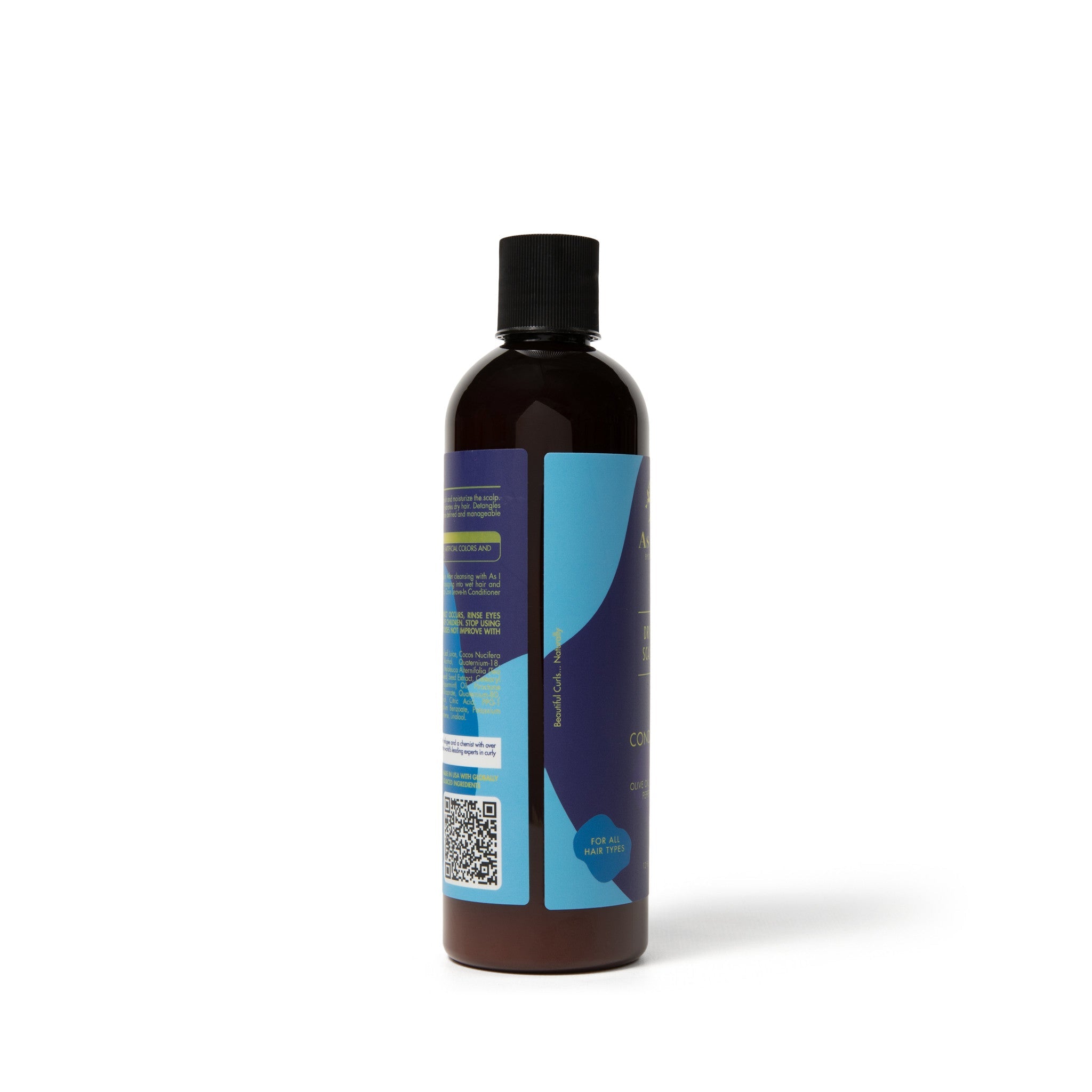 Sidebillede af As I Am Dry & Itchy Scalp Care Shampoo (355 ml) med fokus på etiketten, der viser ingredienser, brugsanvisning og QR-kode.