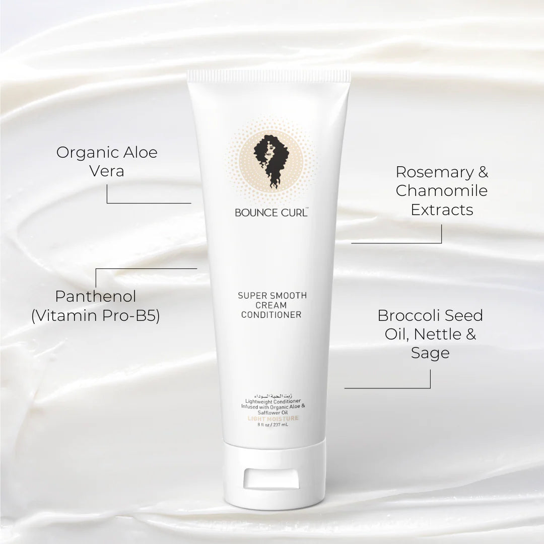 Bounce Curl Super Smooth Cream Conditioner 237ml med aloe vera, panthenol og urter, giver glansfuldt, fugtet og silkeblødt hår.
