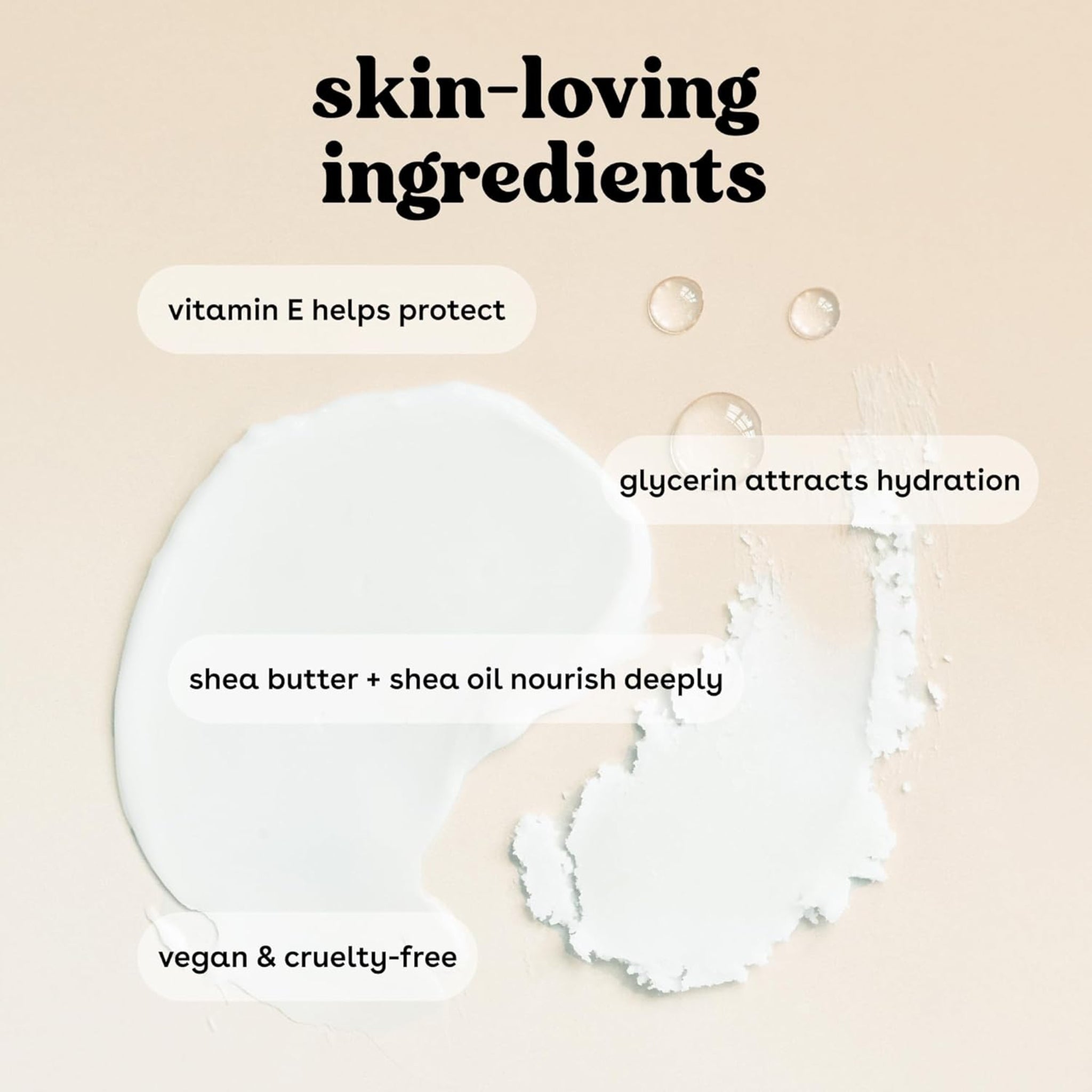 Cremet hudplejeprodukt med tekst om skin-loving ingredients: vitamin E, glycerin, sheasmør og sheaolie, vegansk og dyrevenligt.