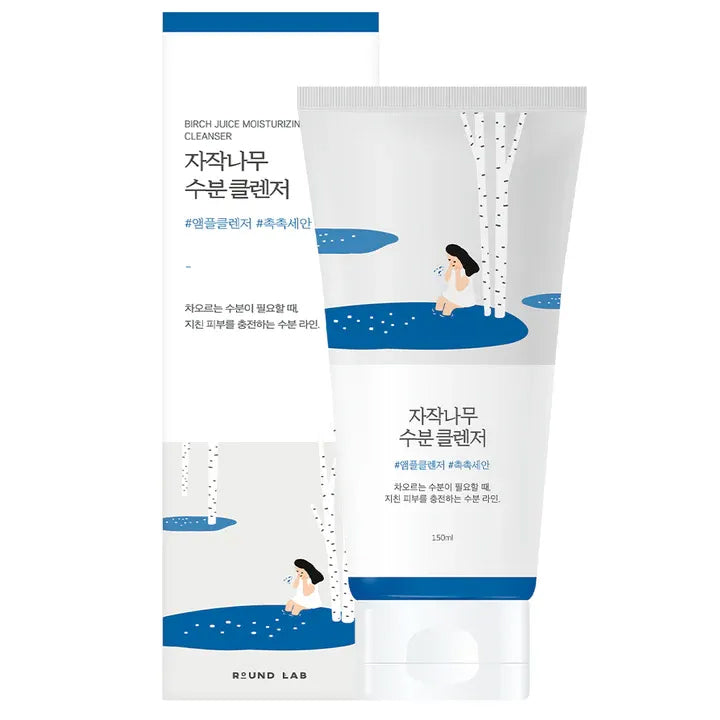 Round Lab Birch Juice Cleanser 150ml i hvid tube med blå låg og illustration af pige ved birketræer, stående foran tilhørende æske.