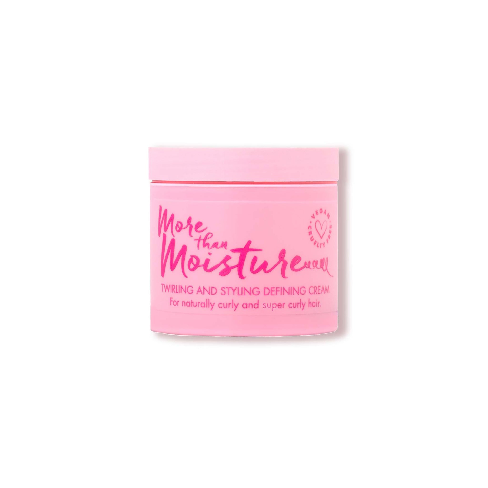 Rosa krukke med *More than Moisture* Twirling and Styling Defining Cream til naturligt krøllet og superkrøllet hår.
